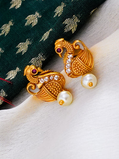 Duck studs with pearl hanging