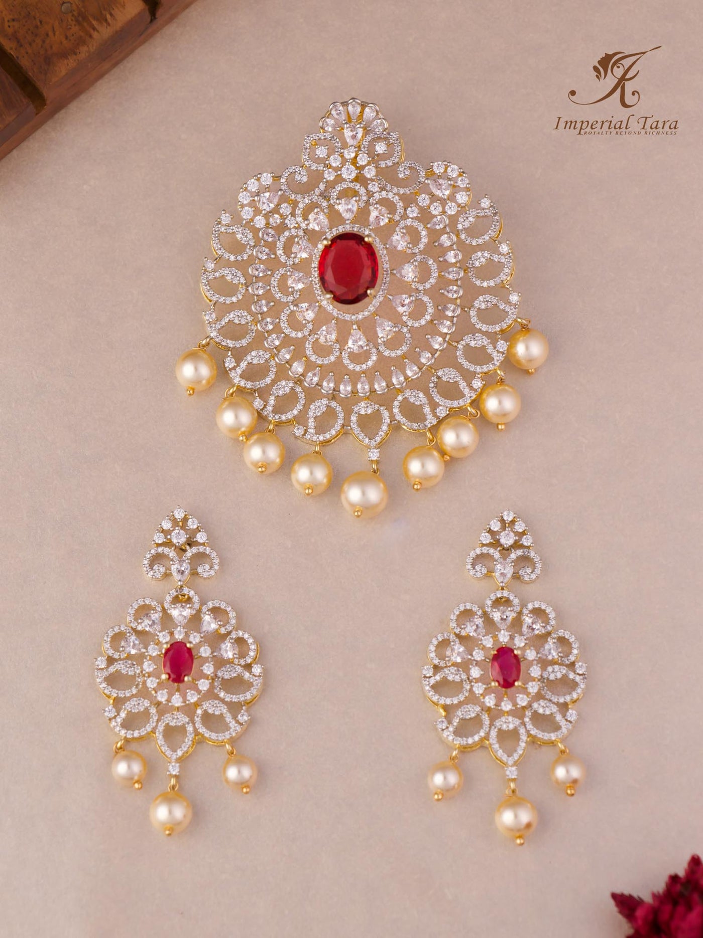 Eila Pendant Set