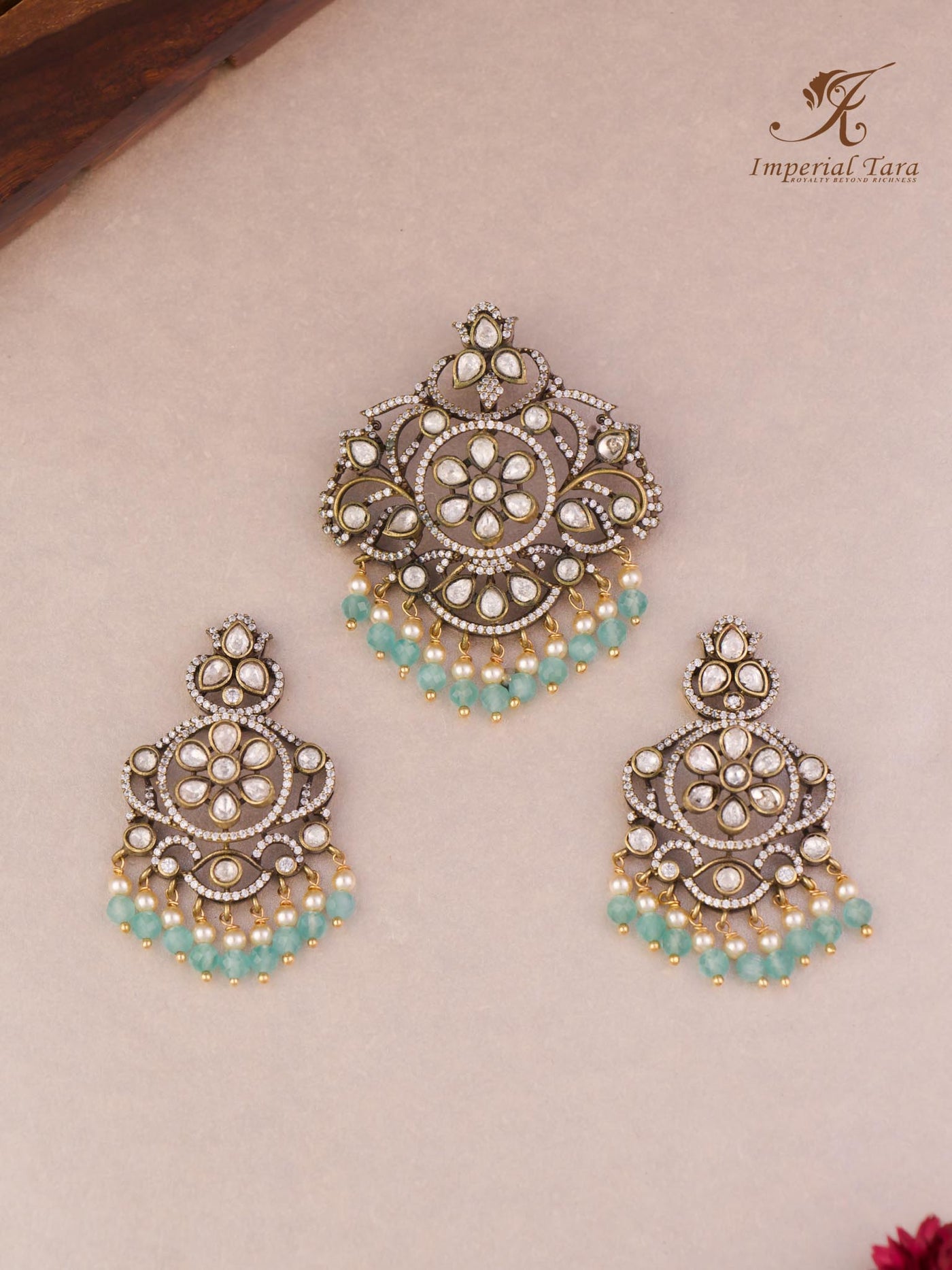 Beautiful Moissanite stone flower pattern  pendant set with mint beads 