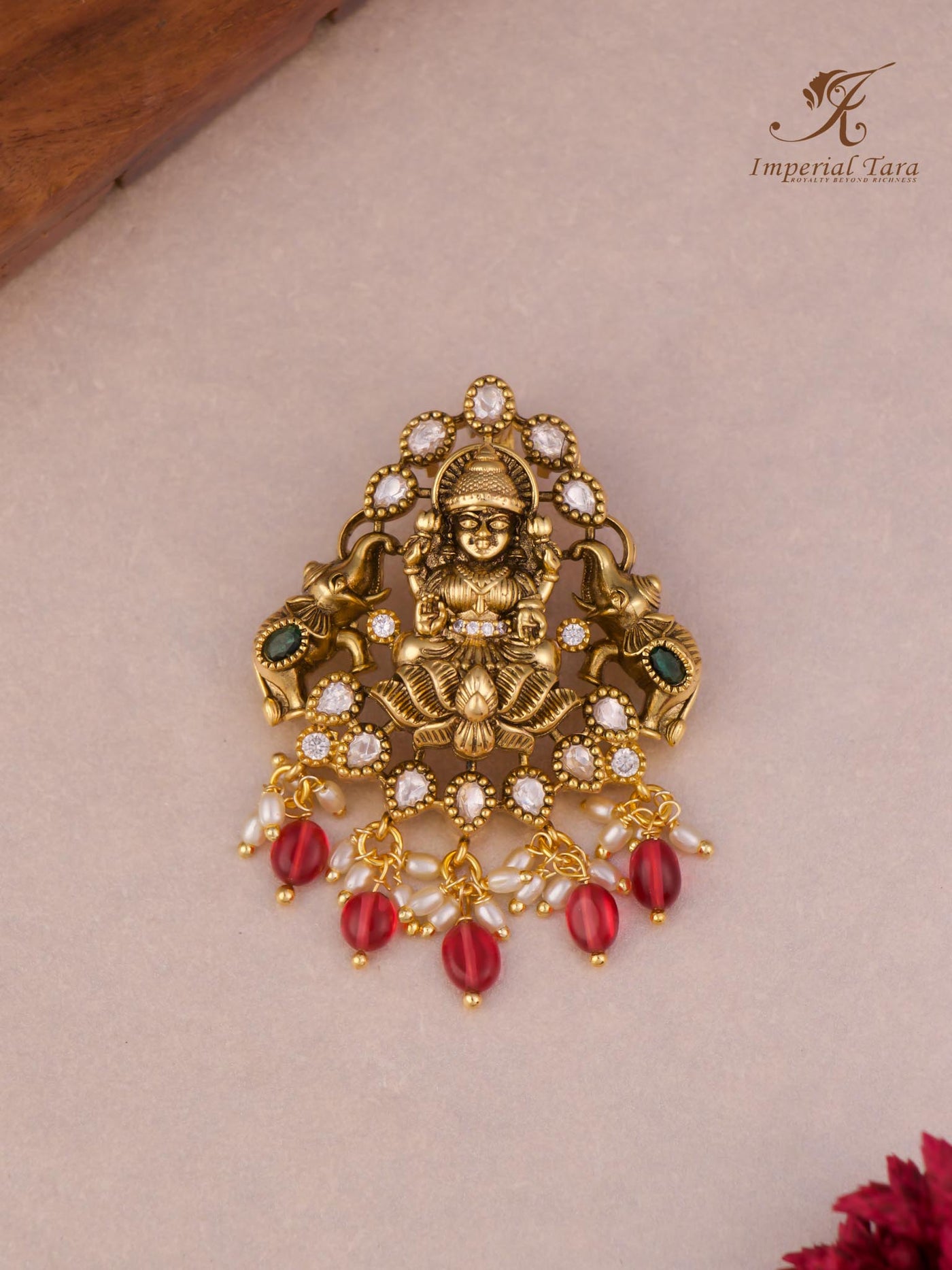 Hemani Pendant Set
