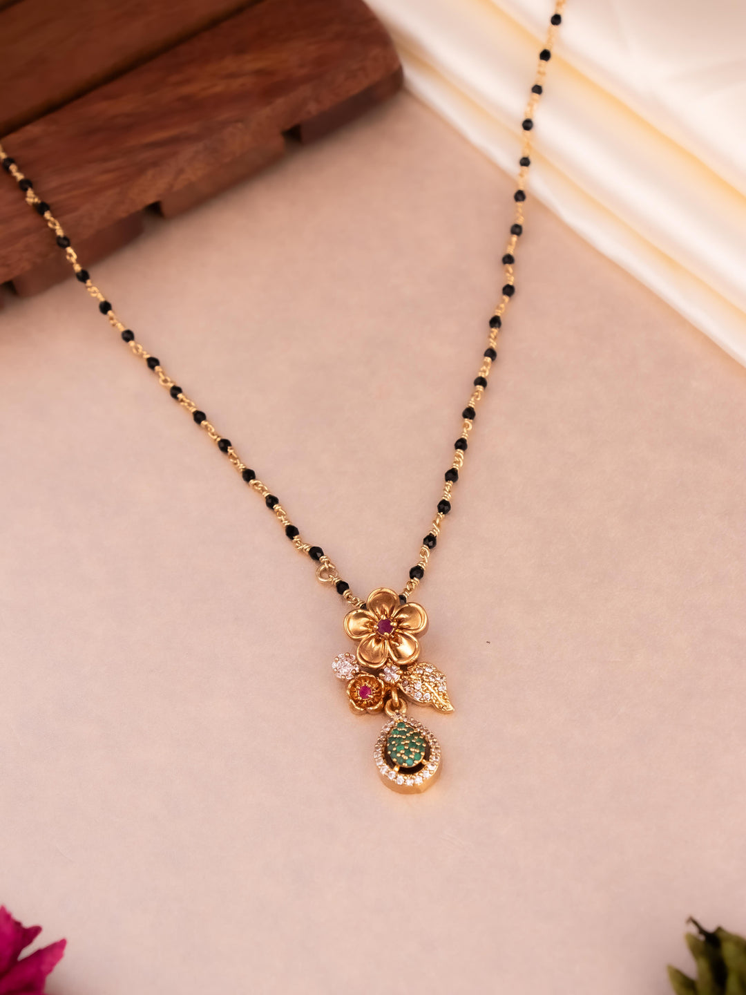 Buy Flower Design Pendant Nallapusalu With Chain Online – Imperial