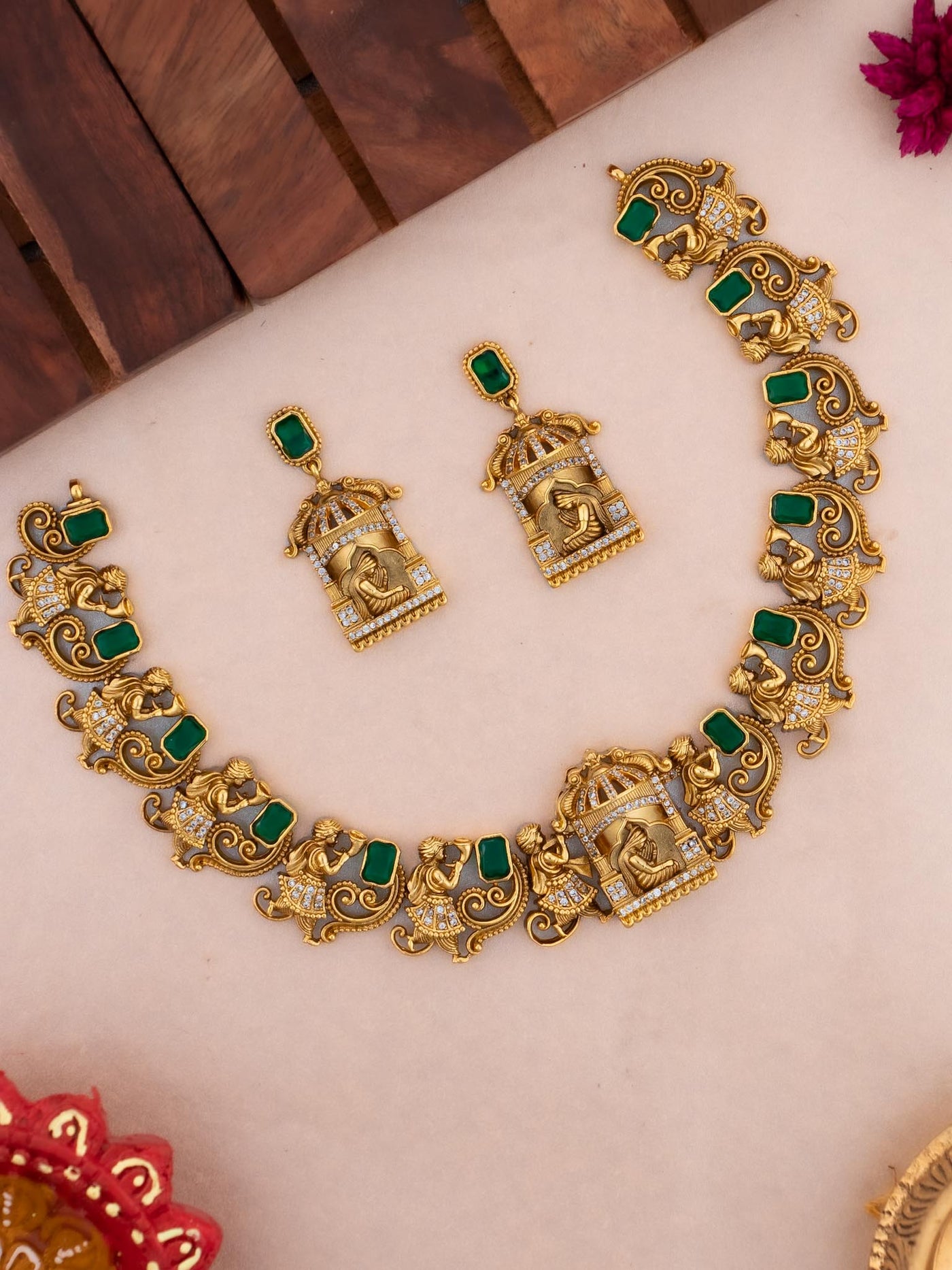 Aavya Collar Necklace