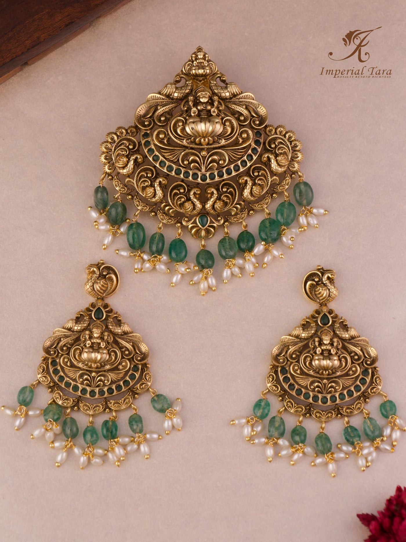 Zaitra Pendant Set