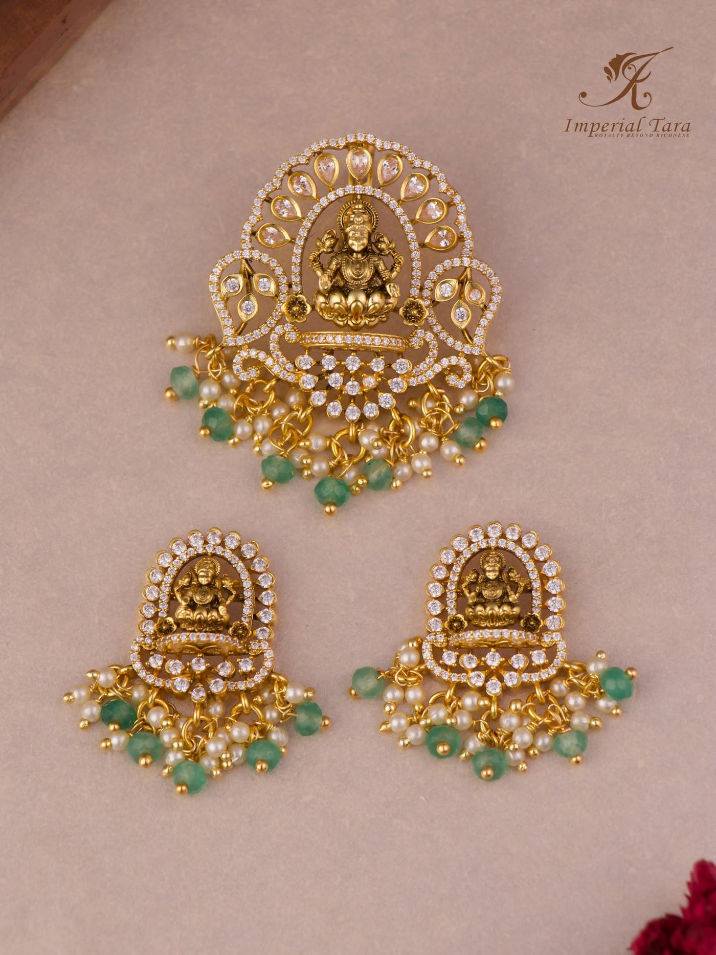 Sila Pendant Set