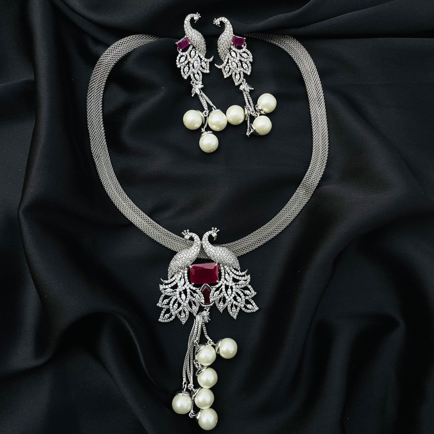 Jagrati Pendant Necklace Set