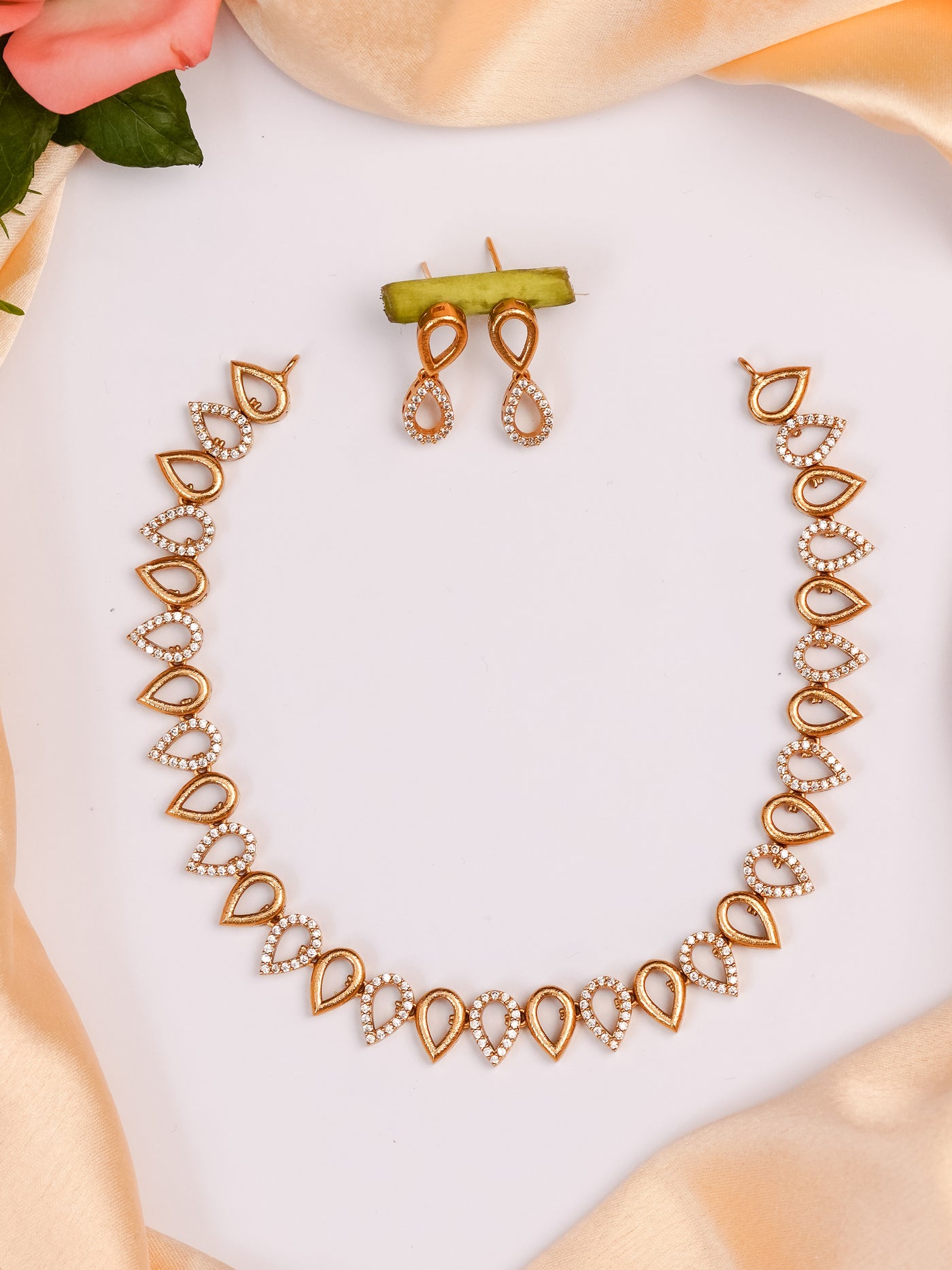 Tanu Collar  Necklace
