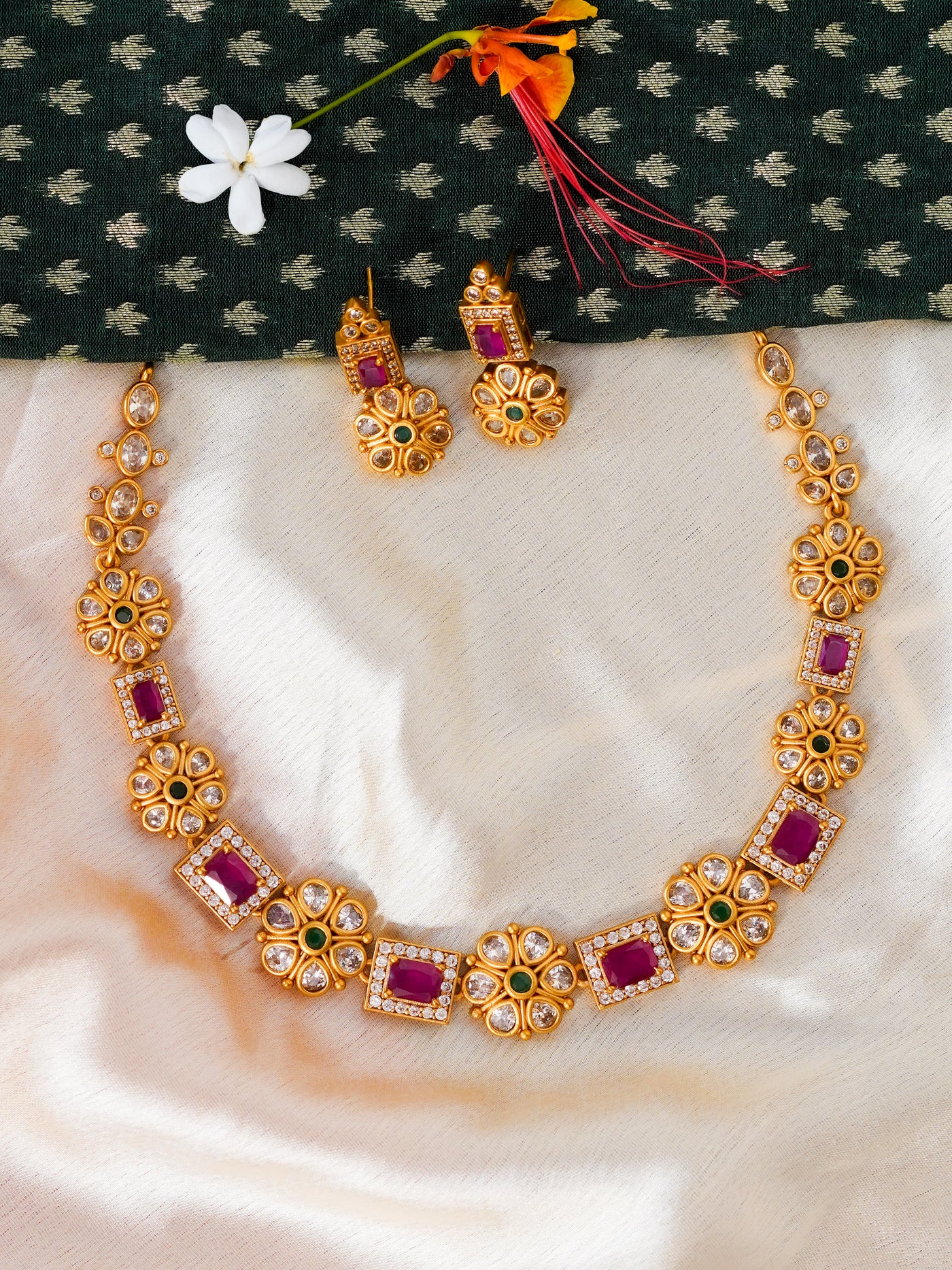 Pankhi Collar Necklace
